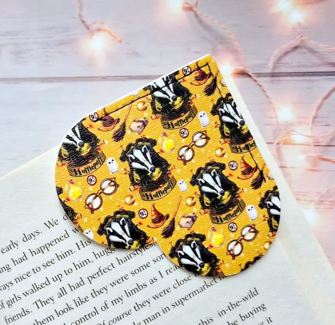 Hogwarts House Book Hugs